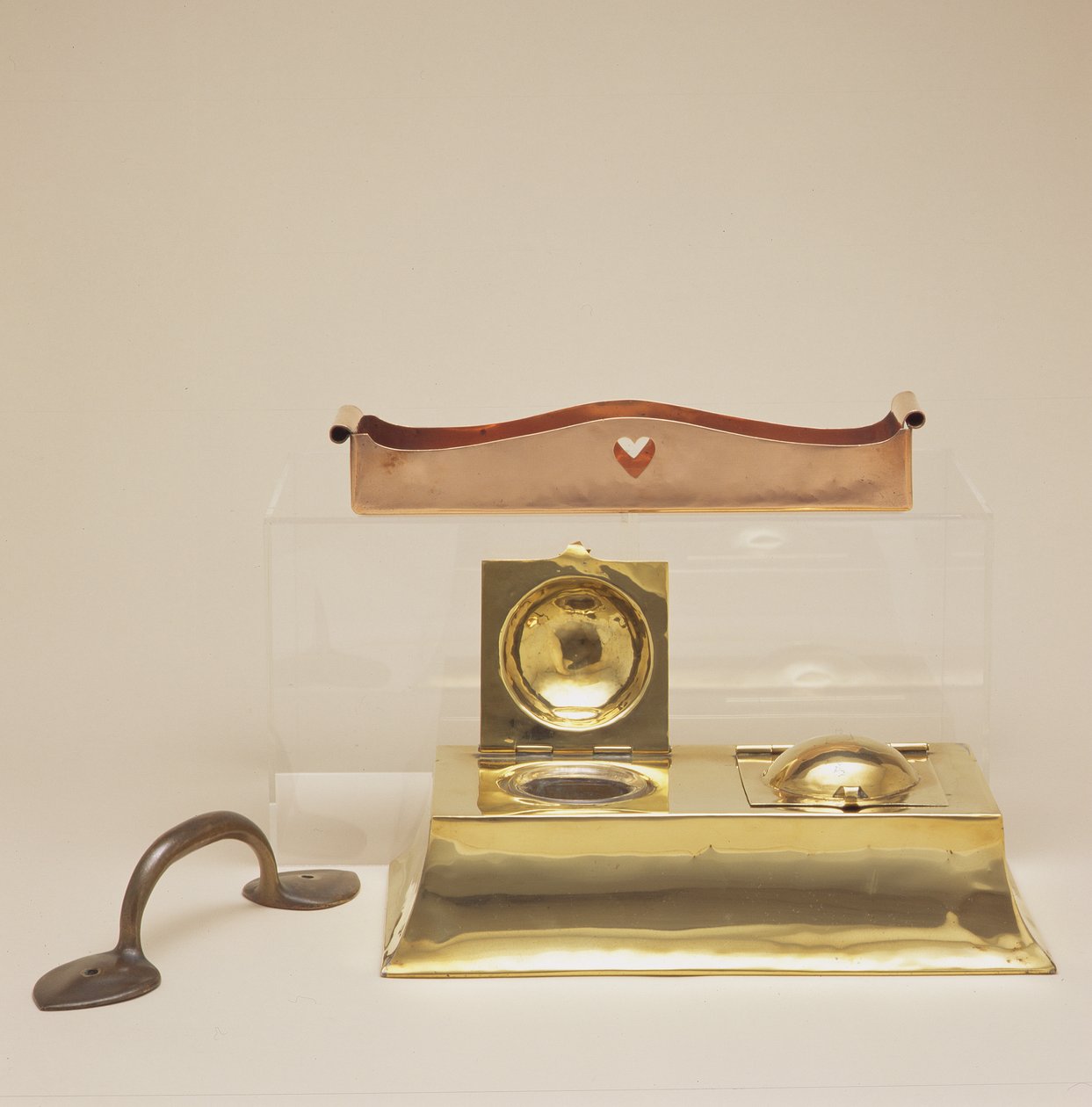 金属細工、1895-1900年頃 作： チャールズ・フランシス・アネスリー・ヴォイジー