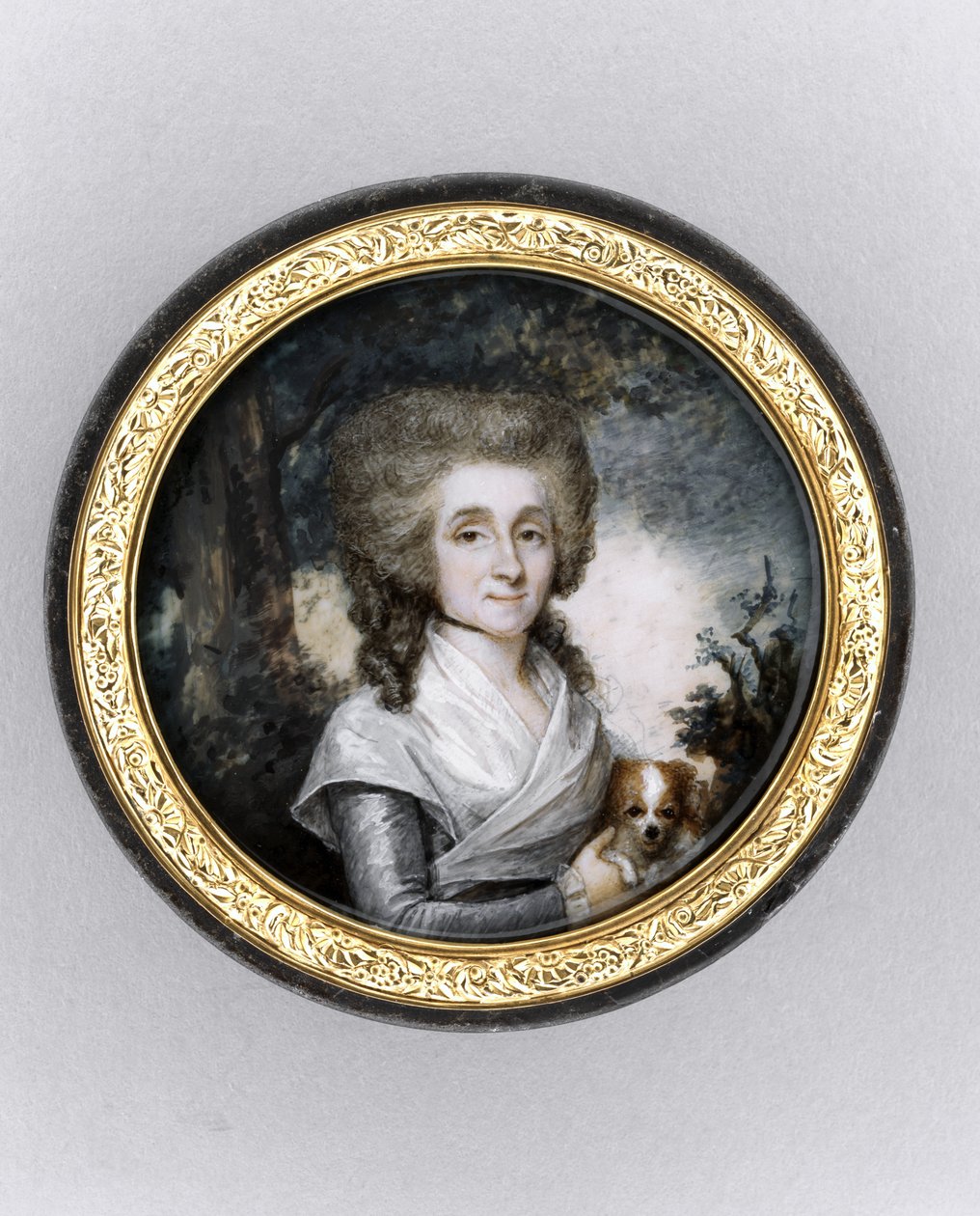 女性の肖像が描かれた箱」1785年頃（象牙に水彩、金箔、べっ甲、ガラス 作： チャールズ・エナード