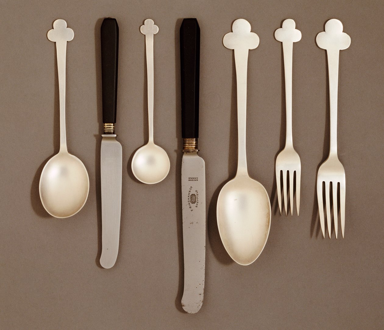 E. Bingham＆Co。向けの電気メッキテーブルサービス、1906年頃 作： チャールズレニーマッキントッシュ