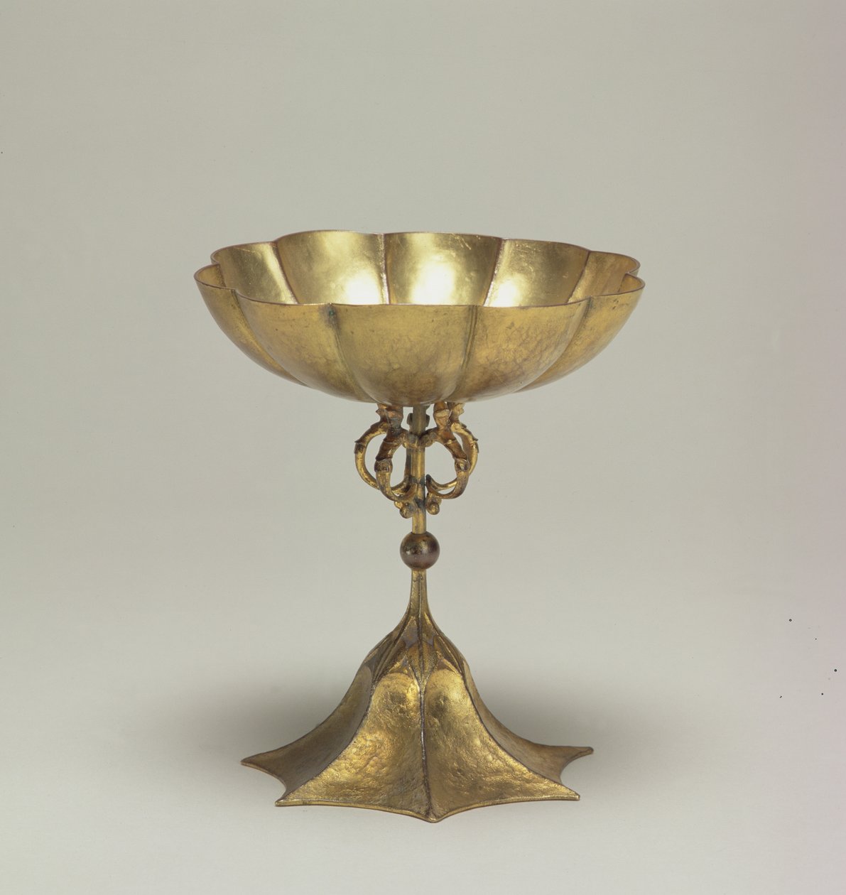 スポーツカップ、c.1895（金属細工） 作： チャールズ・ロバート・アシュビー