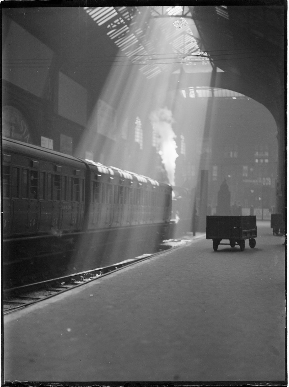 リバプール ストリート駅、リバプール ストリート、シティ オブ ロンドン、グレーター ロンドン オーソリティー、c1932。 作： チャールズウィリアムプリケット