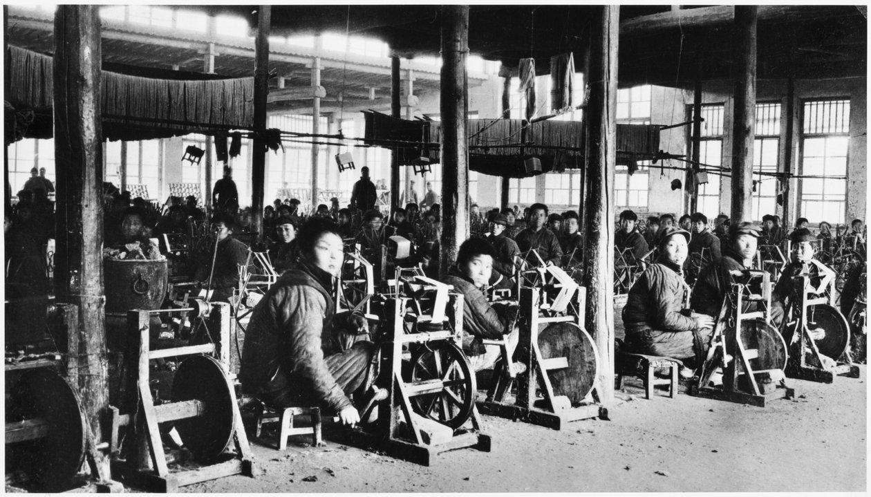 1930年頃、中国のチシエン近郊に工場があった工場 作： 中国の写真家