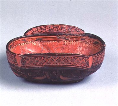 イヤーカップ、後期西漢時代、206 BC-6 AD（ラッカー） 作： 中国語学校