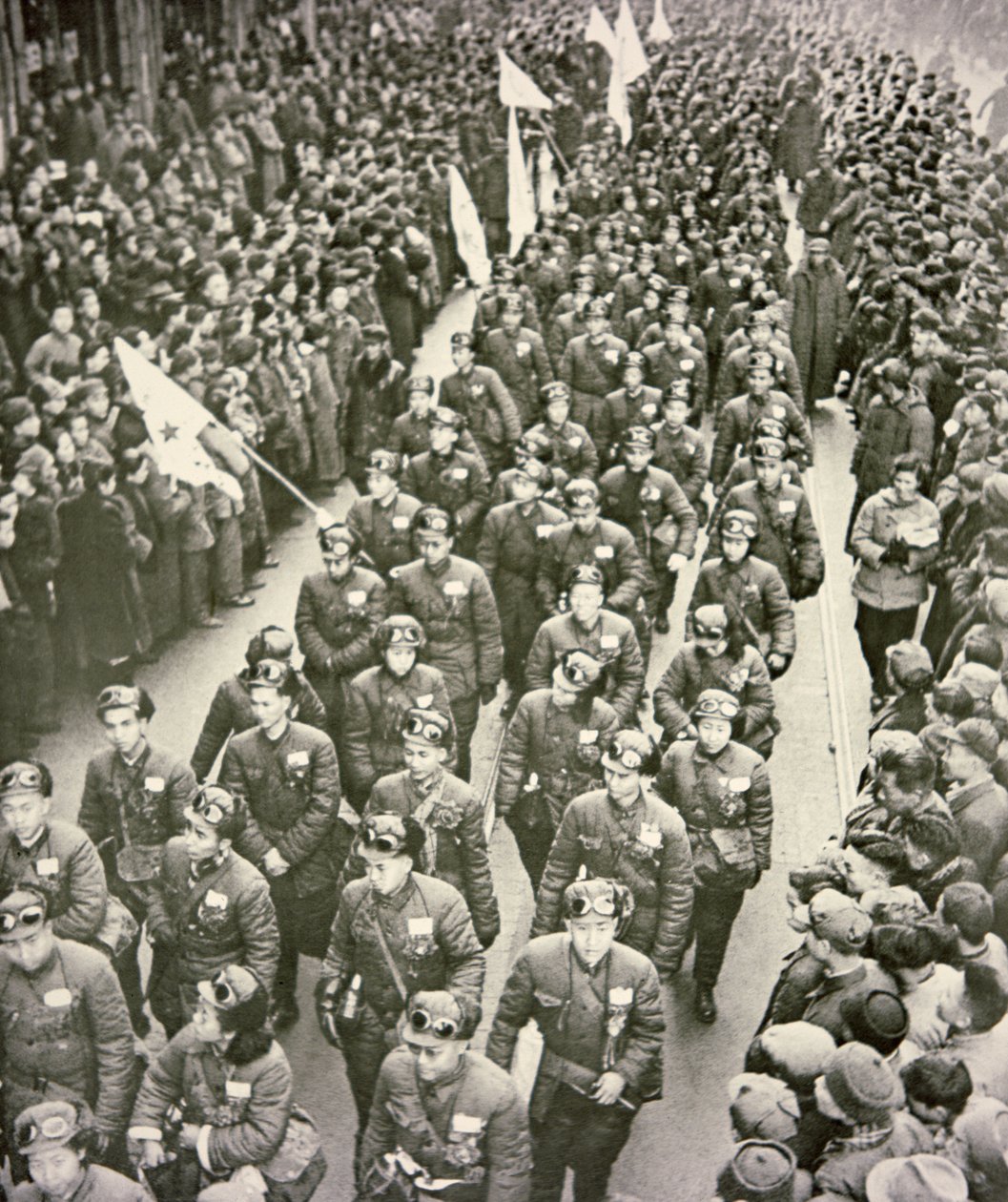 1951年、上海から韓国に向かう中国医療団（モノクロ写真 作： 中国の写真家