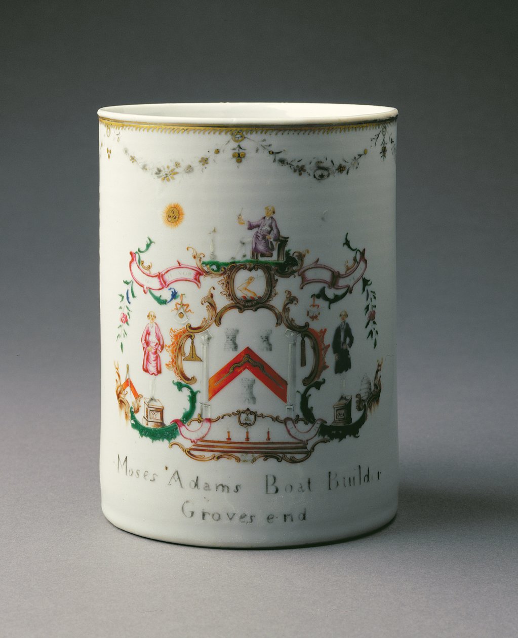 乾隆期の武具マグ（1736-95）c.1775（磁器） 作： 中国語学校