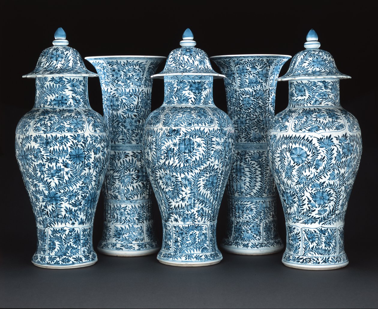 青と白の装飾品、康西時代（1662-1722）（磁器） 作： 中国語学校