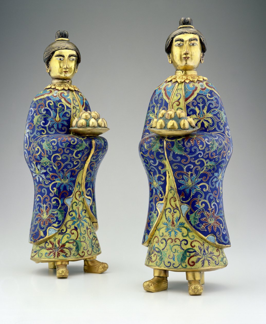 女性の付き添いのペア、乾隆期、1736-95年（七宝エナメル質） 作： 中国語学校