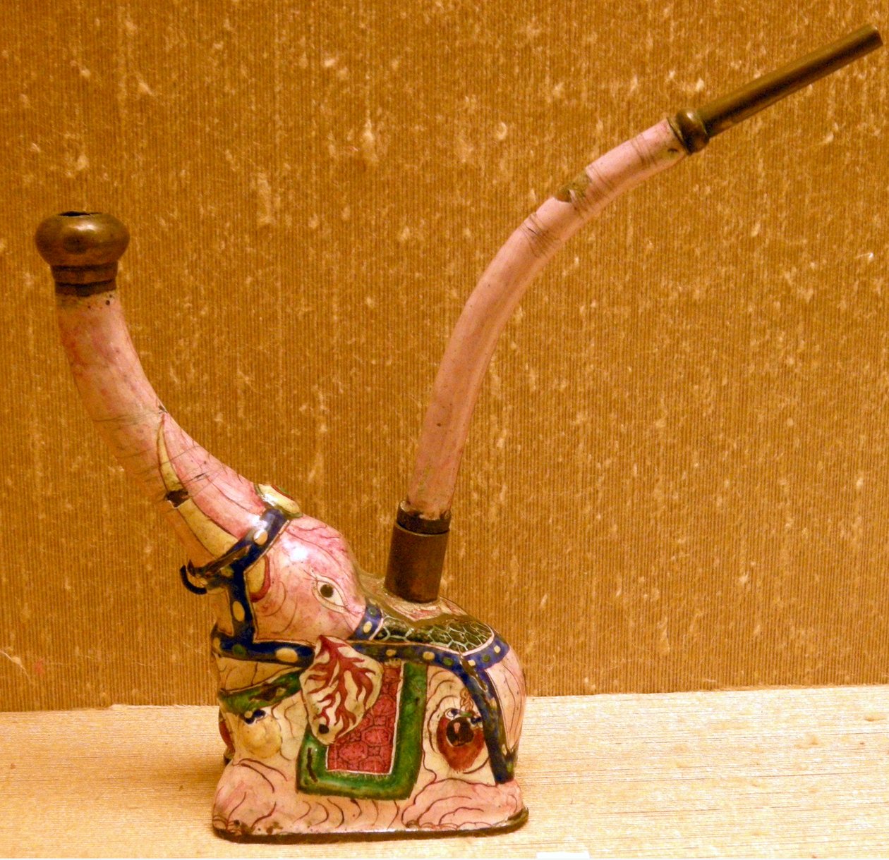 象の形をした水道管（土器） 作： 中国語学校