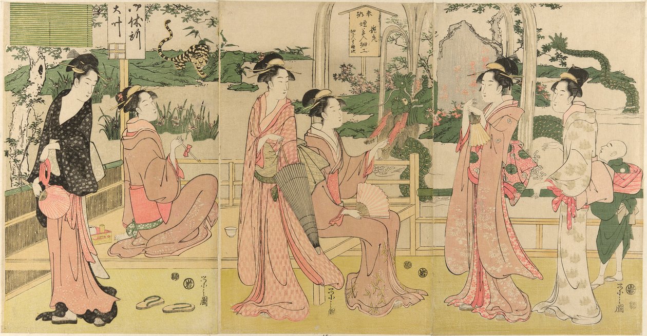 たばこの袋で作った龍虎を見る女性たち 作： 長文祭栄司