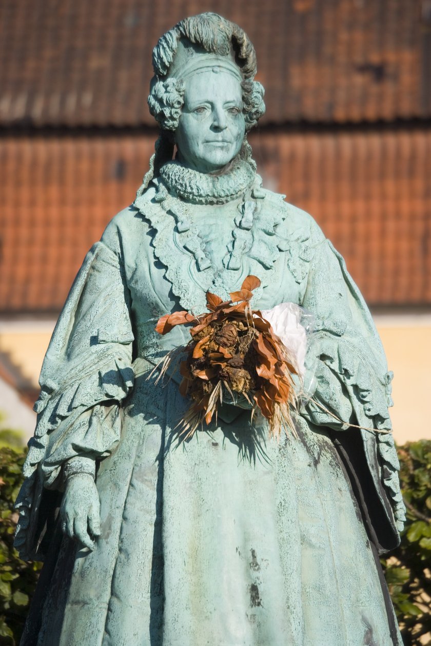 デンマーク（ブロンズ）の女王Caroline Amalie（1796-1881）の像 作： クリスティアン・ゴットリーブ・ヴィルヘルム・ビッセン