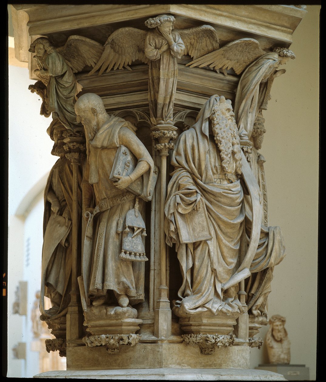 Brunnen des Moses - Skulptur, anerkannt als Meisterwerk des niederländischen Künstlers Claus Sluter (1340-1405/6) - Flämische Gotik: Sockel mit den Darstellungen von Daniel, Zacharias, Jesaja (links), Moses (rechts), Jeremia und David von Claus Sluter (135 von Claus Sluter
