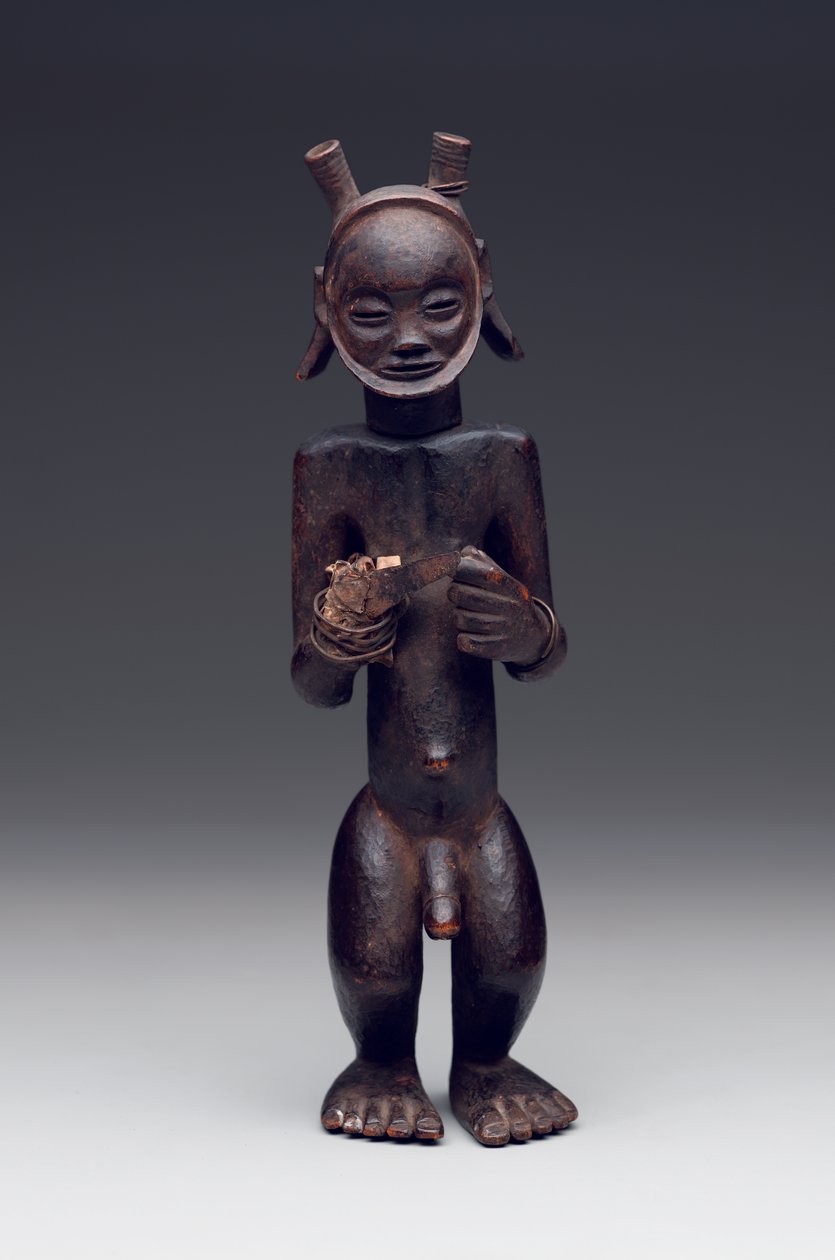立っている男性の姿の形の儀式の入れ物 作： カルチャーチョクウェ