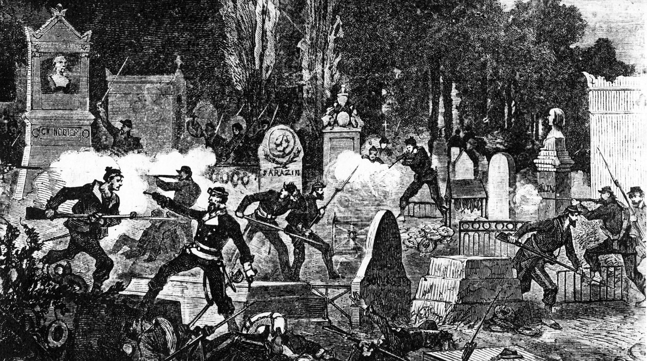 1871年の「ル・モンド・イラスト」から、ルイ・ジョゼフ・アメディー・ドーデナードによって彫刻されたペールラシェーズ墓地でのパリコミューンの最後の戦い 作： ダニエル・ウラビエタ・ヴィエルジュ