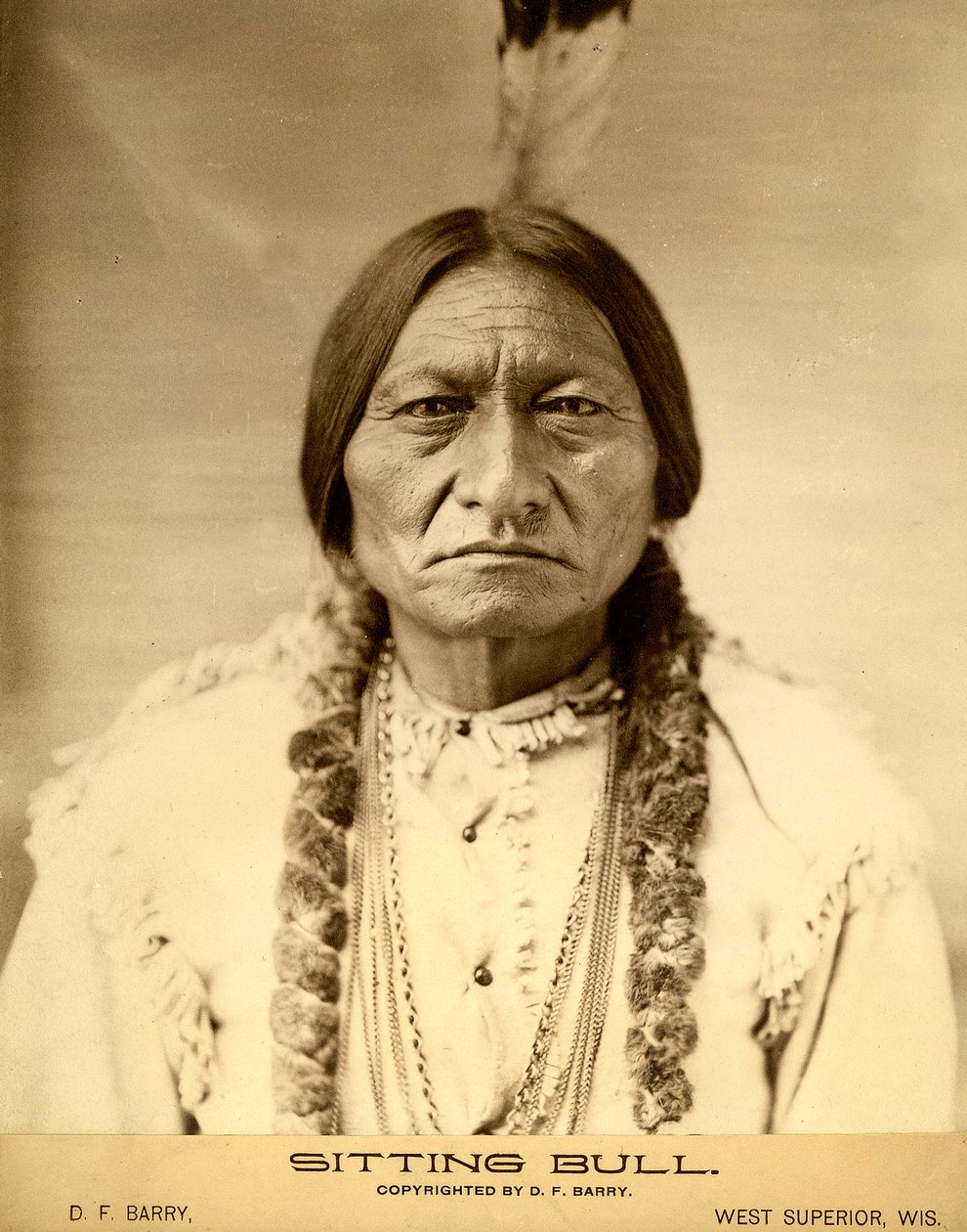 Istuva härkä (1834-1890) Amerikkalainen Dakota Sioux -intiaanipäällikkö (intialainen nimi Tatanka Iyotake) valokuva David F. Barry 作： デビッド・フランシス・バリー