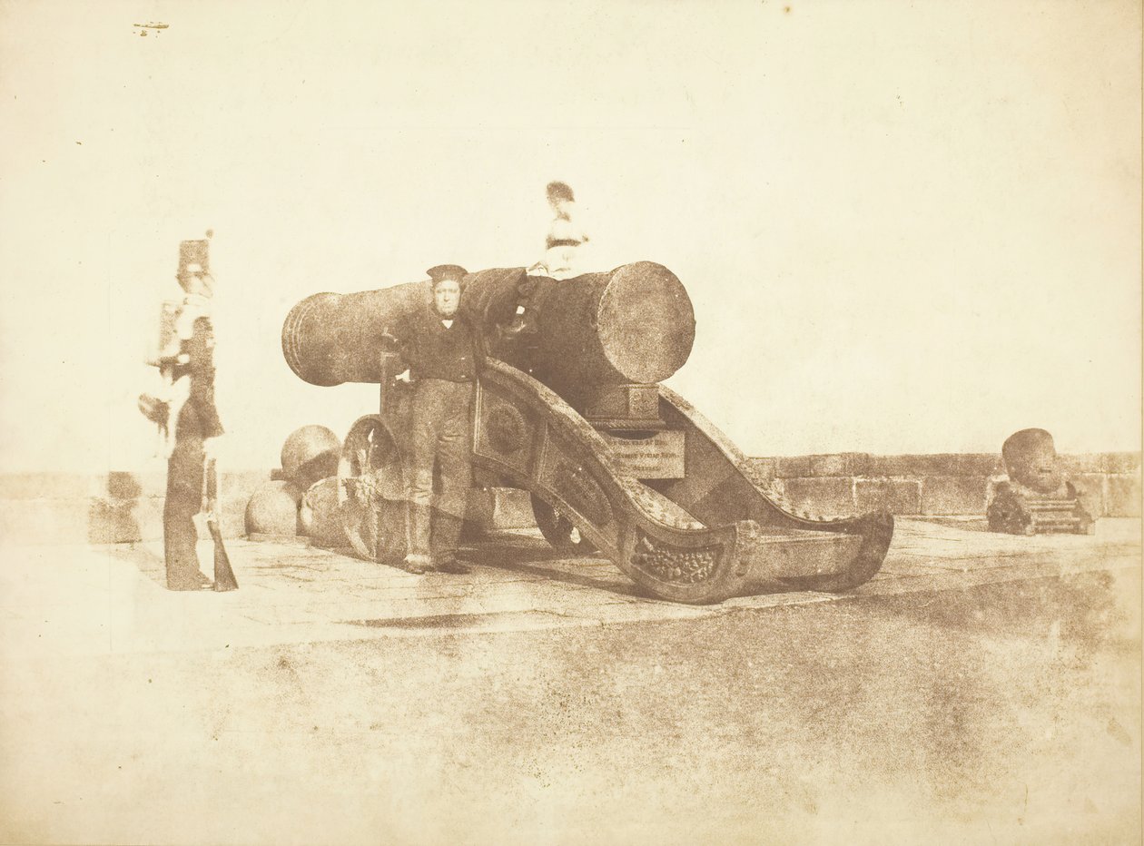 エジンバラ城の大砲「モンス メグ」、ロイヤル スコッツ第 2 大隊のプライベート..., 184 作成者: David Octavius Hill, Robert Adamson, Hill & Adamson. 作： ヒルとアダムソン