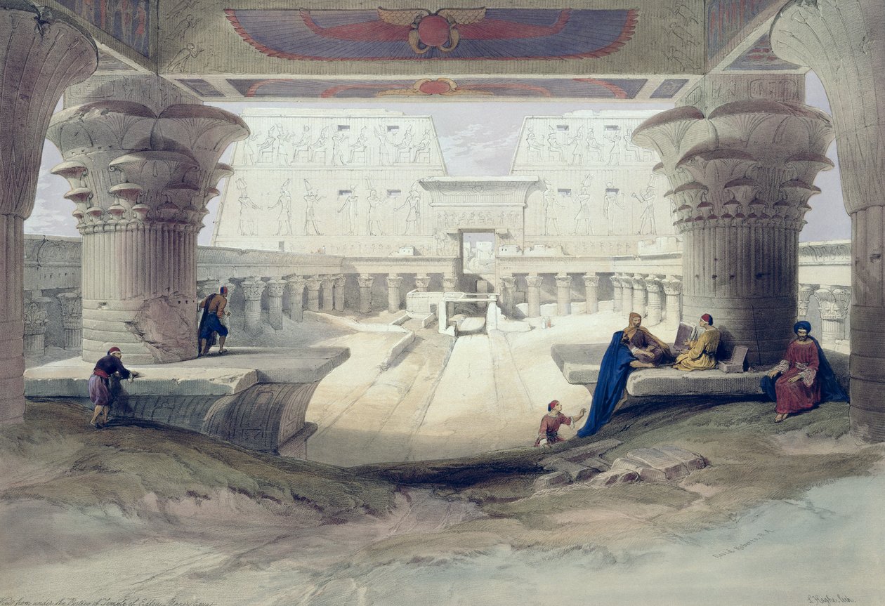 上エジプトのエドフ神殿のポルティコの下からの眺め、ルイ・ハゲ（1806-85）パブによって刻まれたエジプトとヌビアのボリュームIからのプレート32。 1846 作： デビッド・ロバーツ