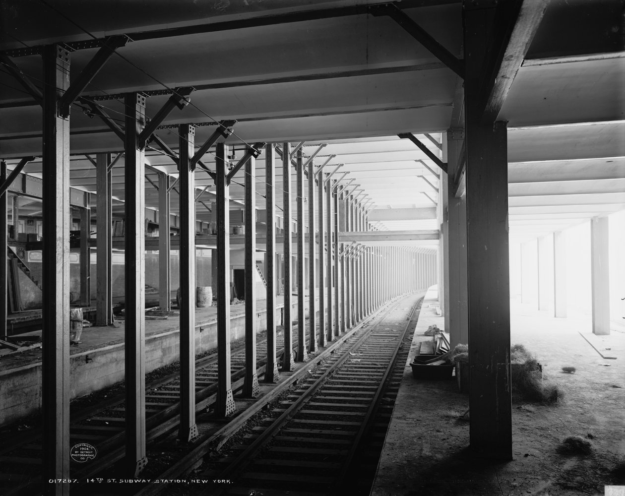 ニューヨークの14丁目駅、1904年頃 作： デトロイト出版株式会社