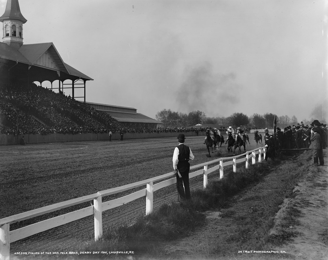 1マイルレースの終了、1901年ダービーデイ、ケンタッキー州ルイビル、1901年 作： デトロイト出版株式会社