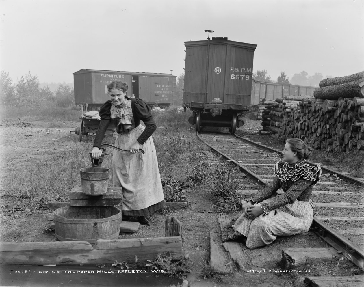 製紙工場の女の子、アップルトン、ウィスコンシン、c.1880-99 作： デトロイト出版株式会社