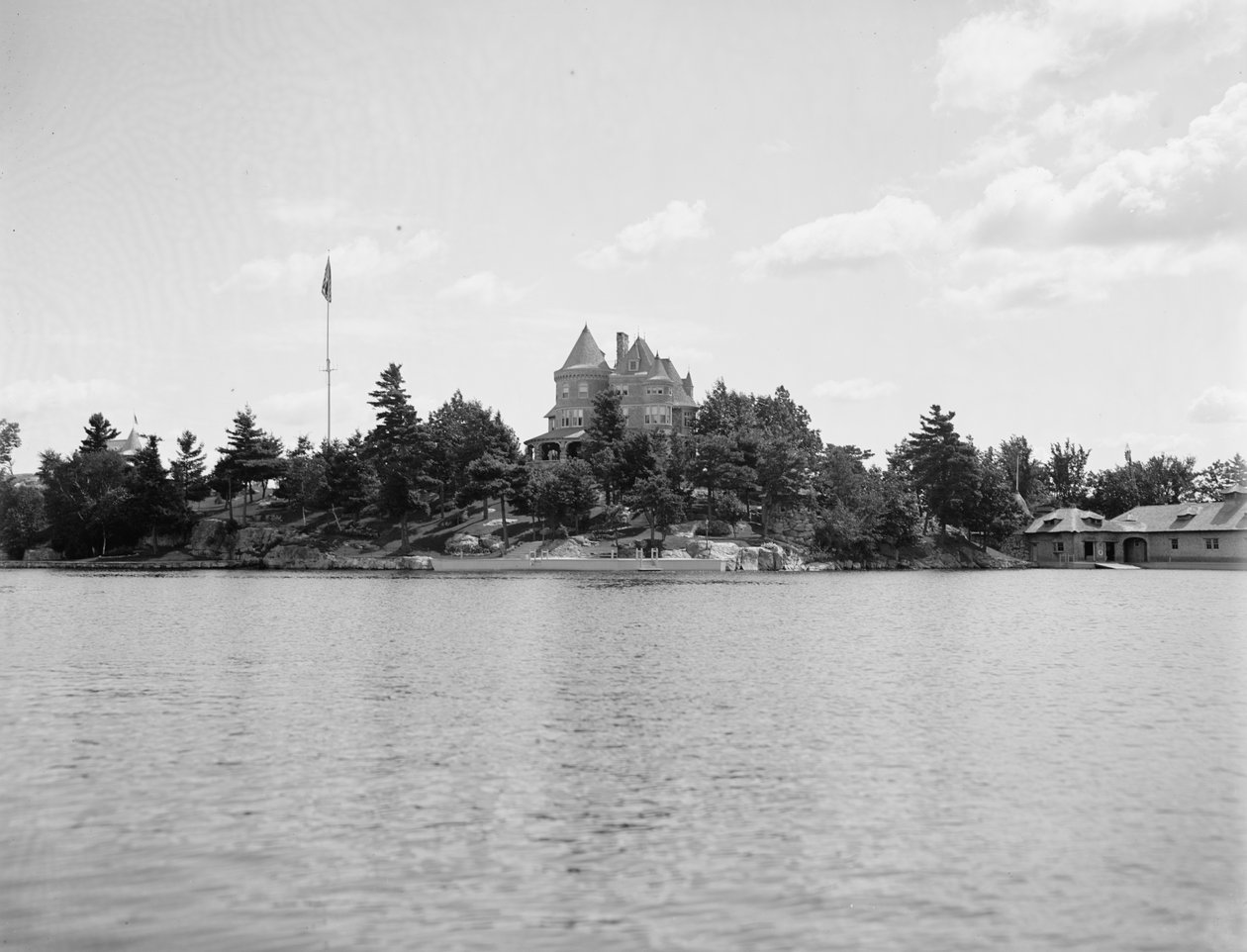 Neh Mahbin、ニューヨーク、サウザンドアイランズ、c.1900-20 作： デトロイト出版株式会社