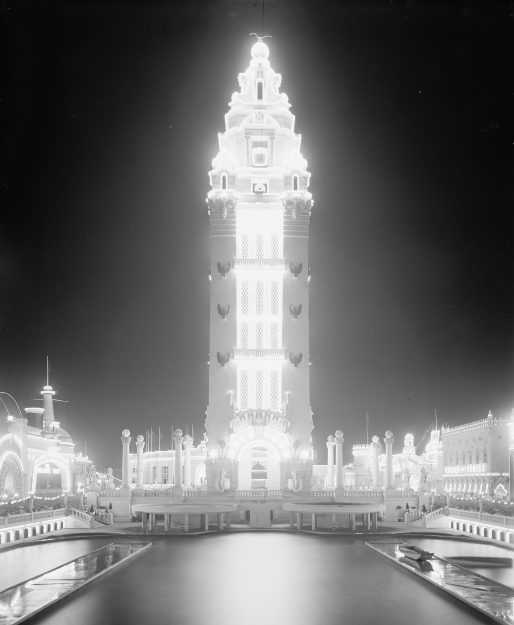 夜のドリームランド、ニューヨーク市コニーアイランド、1905年頃（モノクロ写真 作： デトロイト出版株式会社