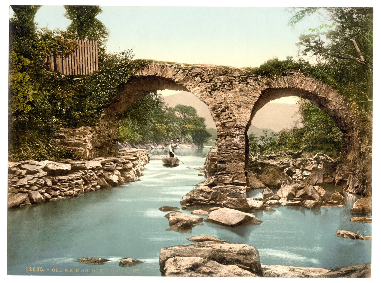 古い堰橋。 キラーニー、ケリー州、アイルランド、1890～1900年頃（フォトクロム） 作： デトロイト出版株式会社