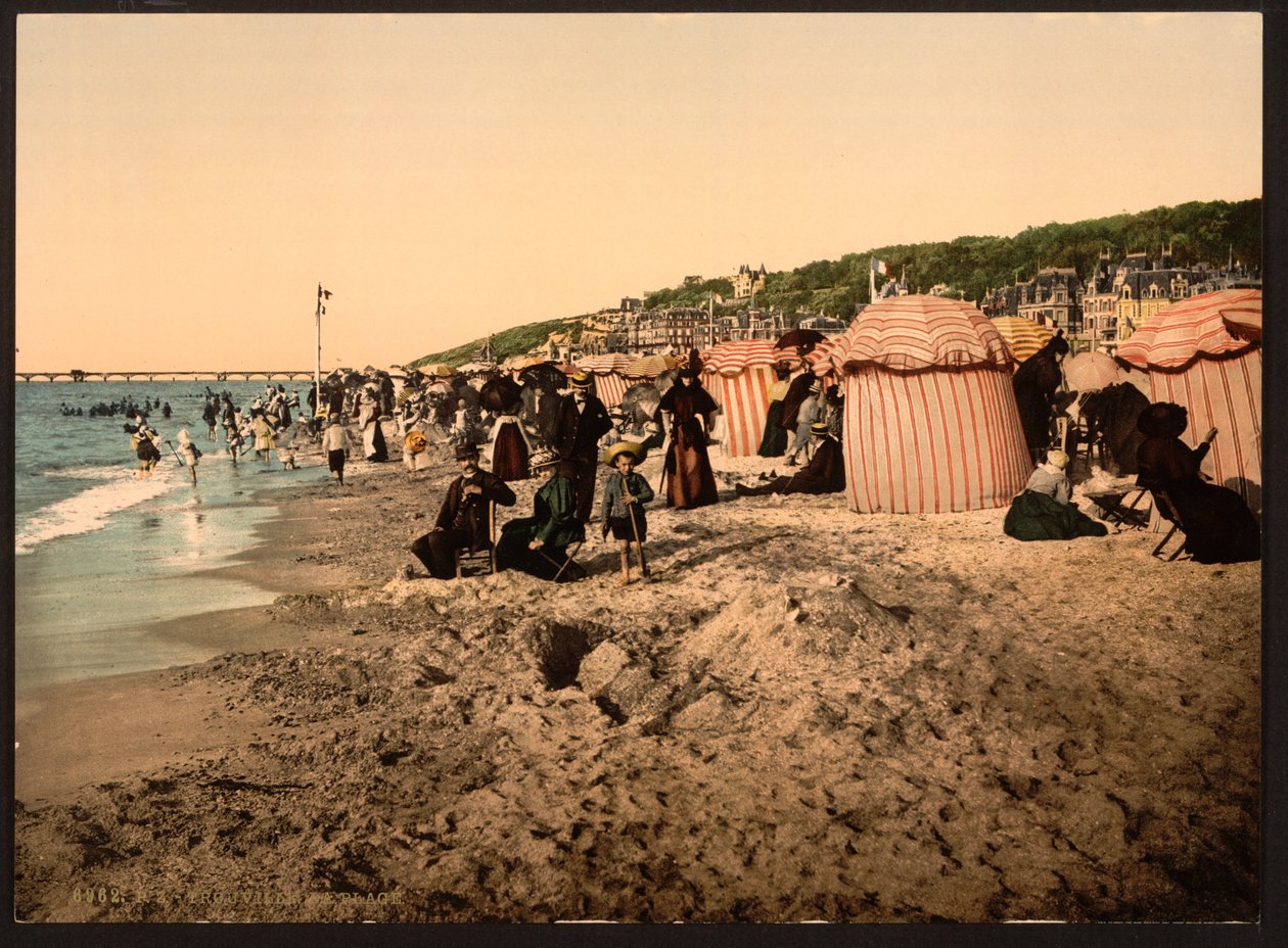 入浴時のビーチ、フランス、トルヴィル・シュル・メール、1905年頃（カラー写真） 作： デトロイト出版株式会社
