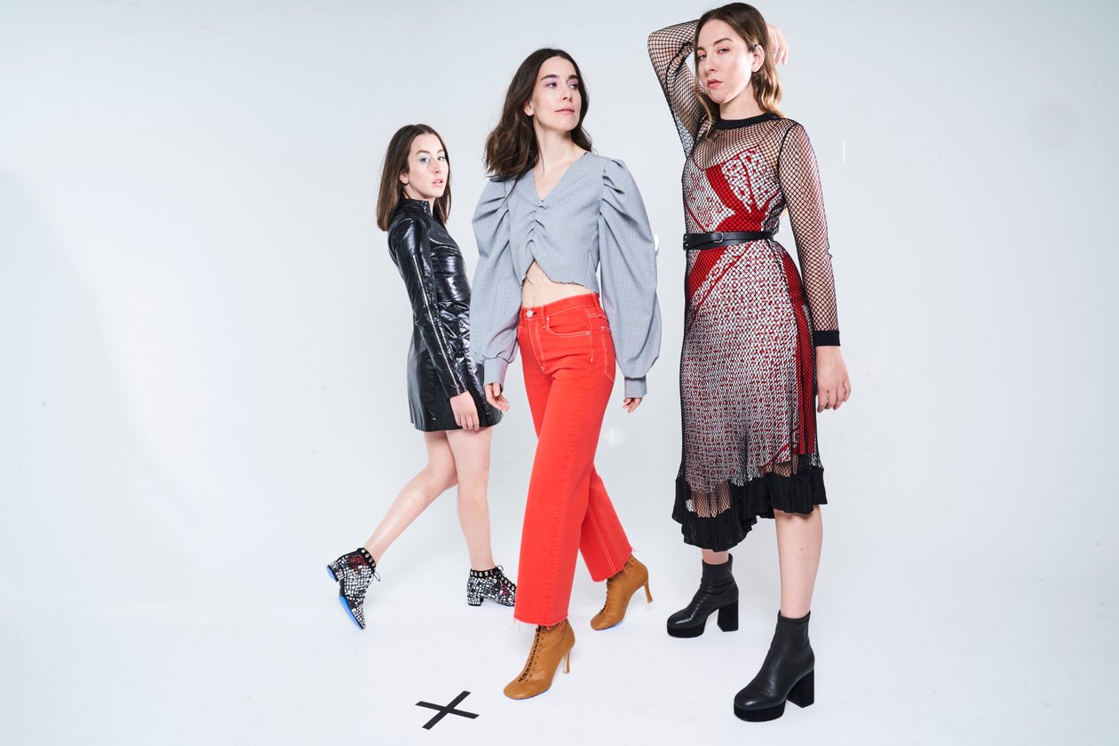 HAIM、2018年（写真） 作： ダイアナ・ゴメス