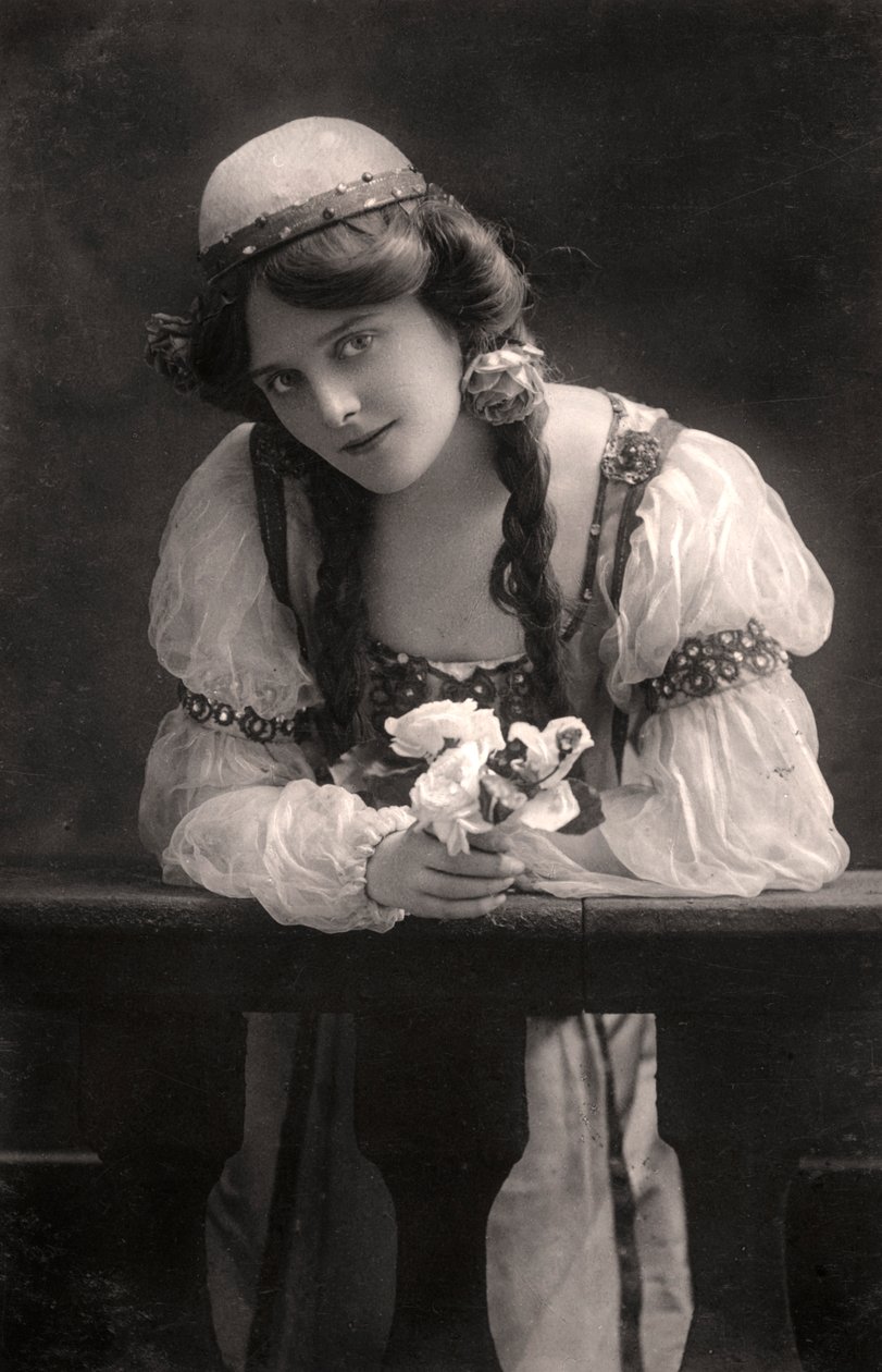 メイアッシュ、女優、1900年代。 作： ドーバーストリートスタジオ