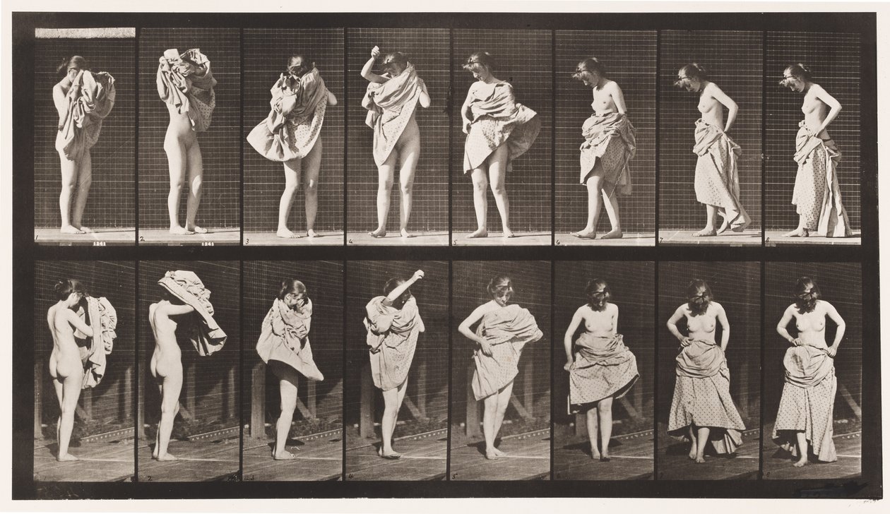 プレート425.トイレ、ドレスを着て向きを変える、1872-1885 作： エドワード・マイブリッジ