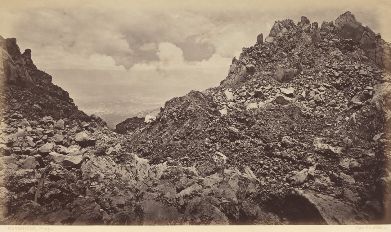 火山の火口から見たケサルテナンゴ、1877年（写真） 作： エドワード・マイブリッジ