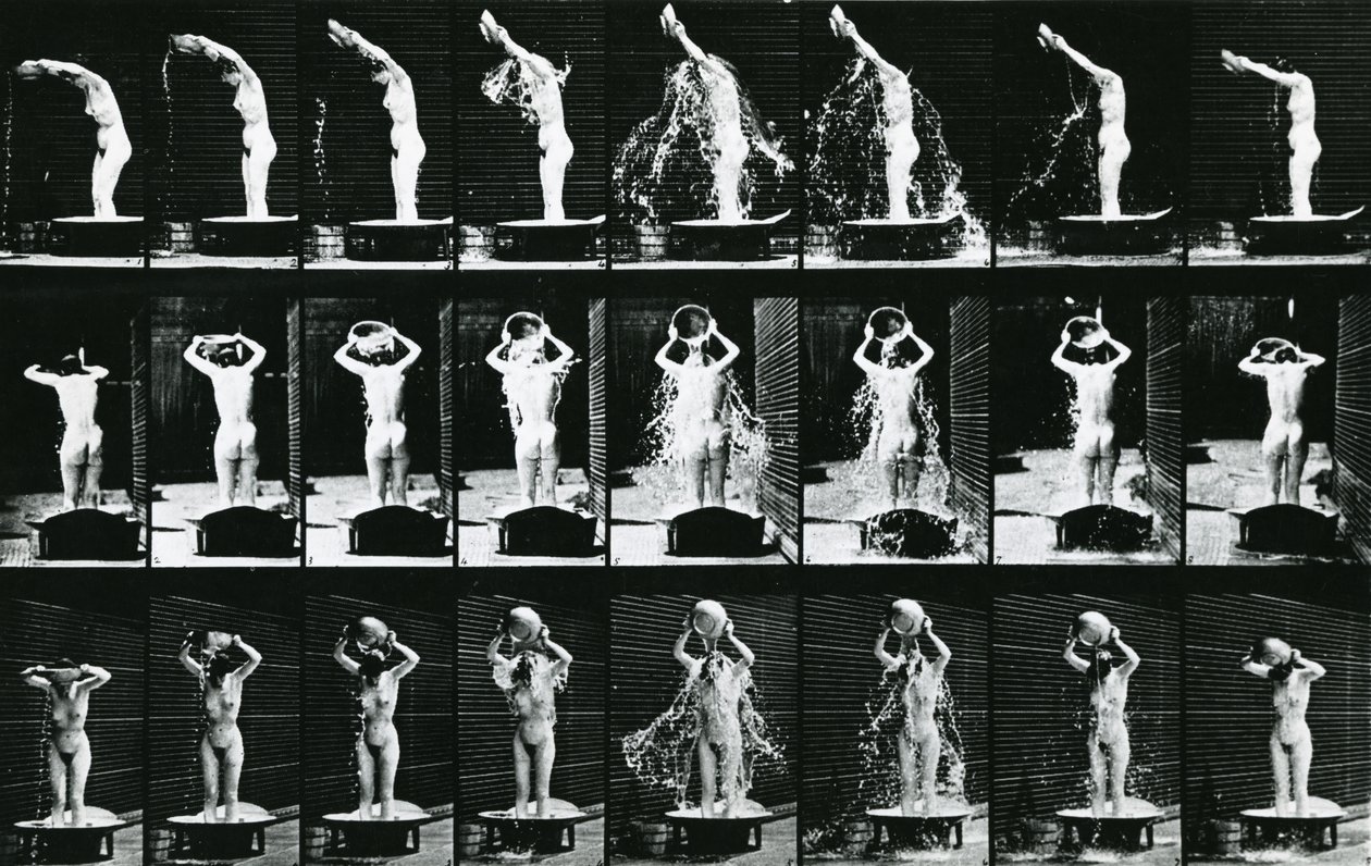 頭の上に流域を注いでいる女性、1904年版の「The Human Figure in Motion」のイラスト 作： エドワード・マイブリッジ