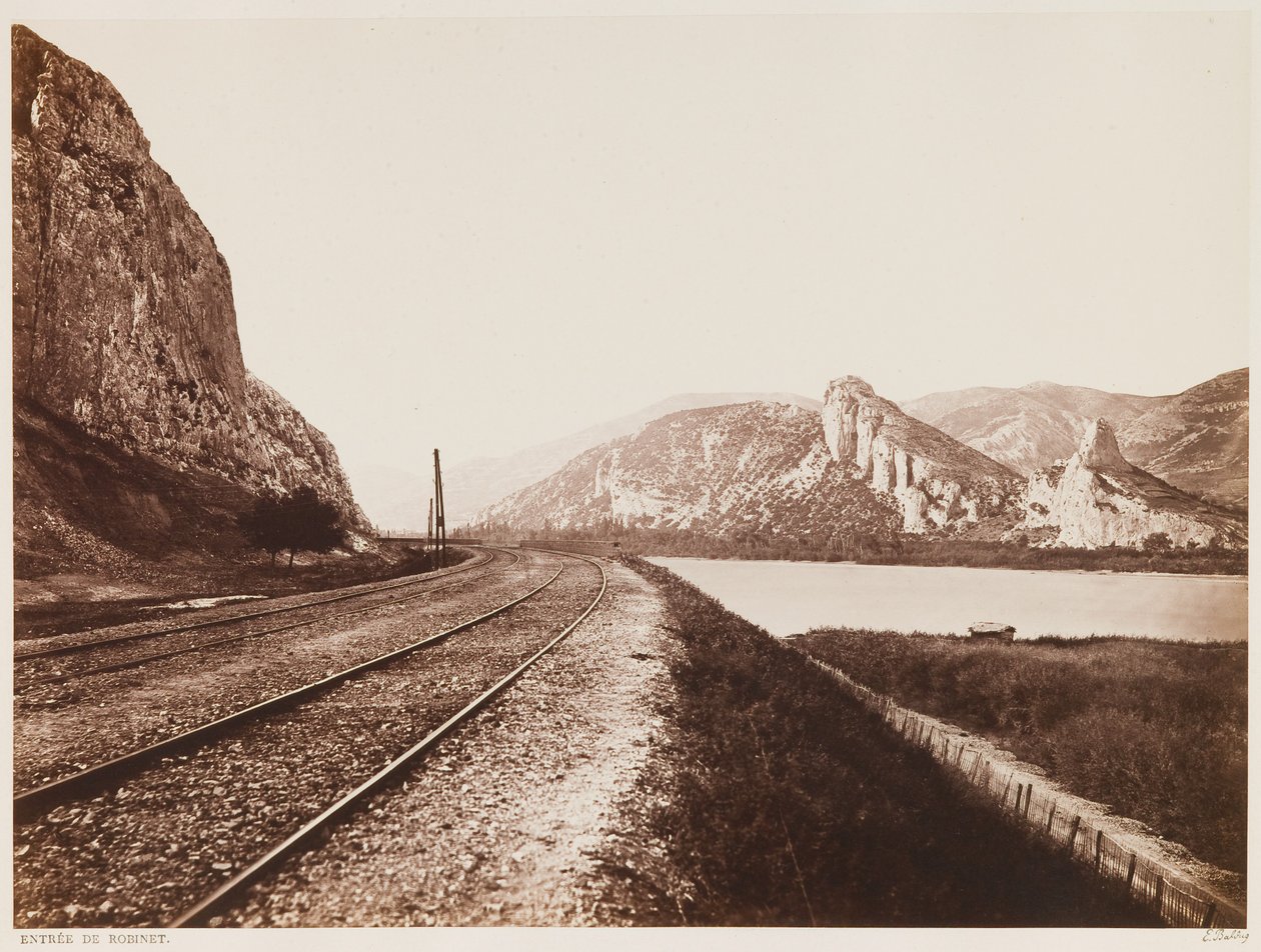 ドンゼールの峠へのアプローチ、アルバム「パリからリヨンへの北方鉄道と地中海」より、1861年頃（アルブメン・プリント） 作： エドゥアール・ドゥニ・バルデュス