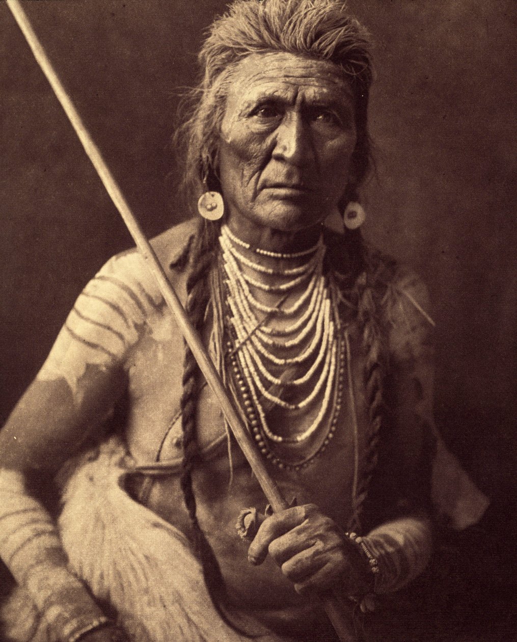 Wolf, Indian Apsaroke (Susi - Apsaroke kirjoitetaan joskus myös Absaroke) Kuva otettu osasta 4 tietosanakirjasta, jonka Edward S. Curtis (1868-1952) on julkaissut Pohjois-Amerikan intiaaneista, sekä Theodore Rooseveltin esipuhe. Vuosina 1907-1930 2 作： エドワード保安官カーティス