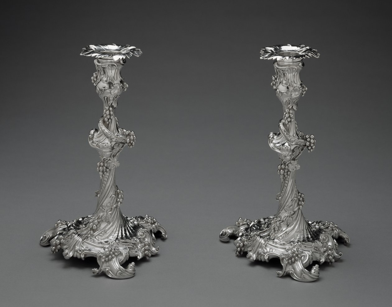 ろうそく足のペア、c.1755-56（シルバー） 作： エドワード・ウェイクリン