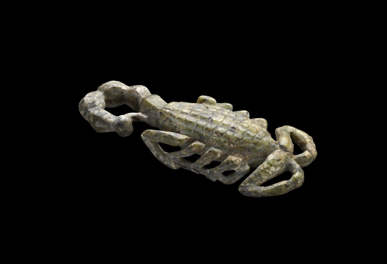 蛇紋岩のモデルサソリ、初期王朝時代（c.2950-c.2575 BC）（曲がった蛇紋岩） 作： エジプト人