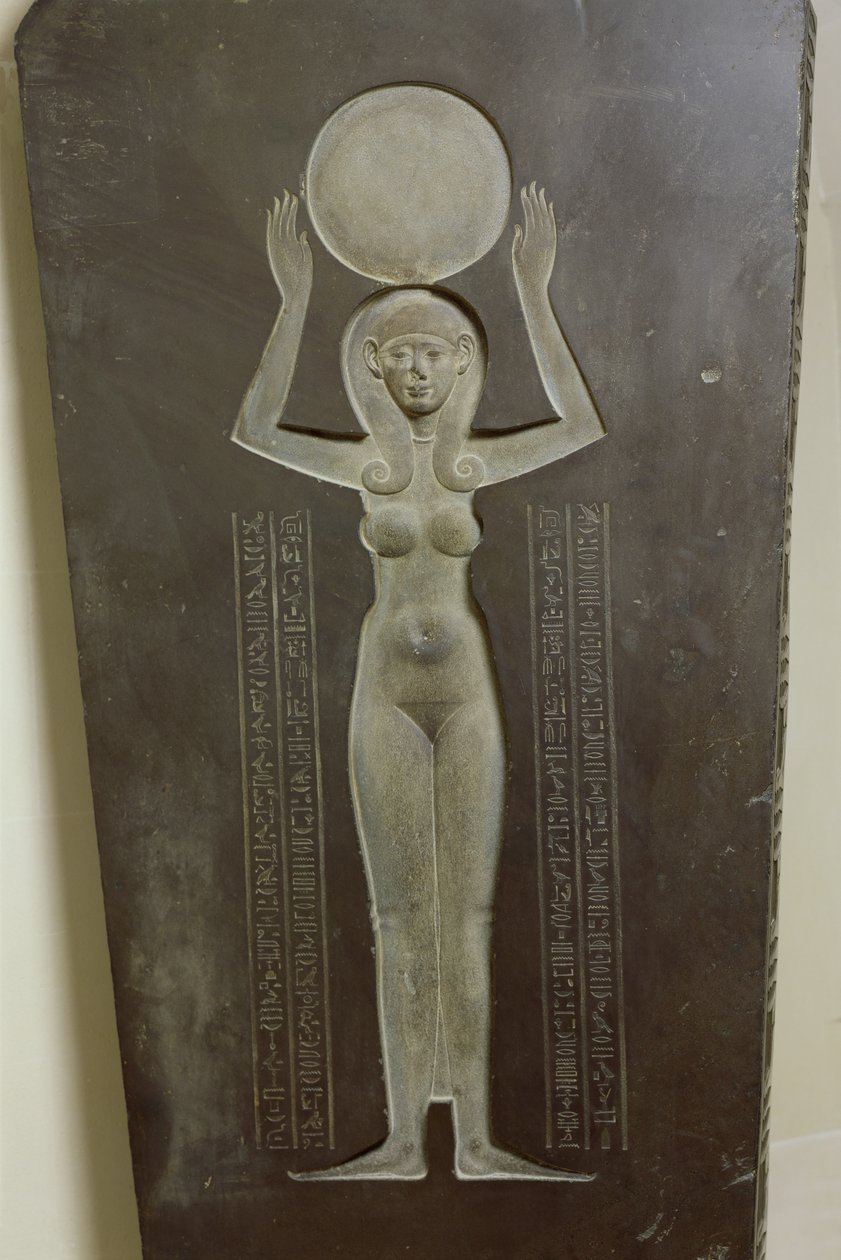 ジェドーの石棺の蓋の裏側から太陽を上げる女神のナット、c.378-341 BC（玄武岩） 作： エジプト人