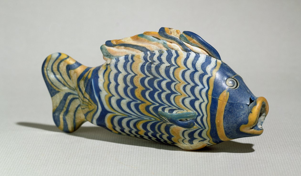 魚の形をした化粧品の容器、ニューイングランドのテルエルアマルナ、紀元前1390〜1336年頃（ポリクロームガラス）（348552も参照） 作： エジプト第18王朝