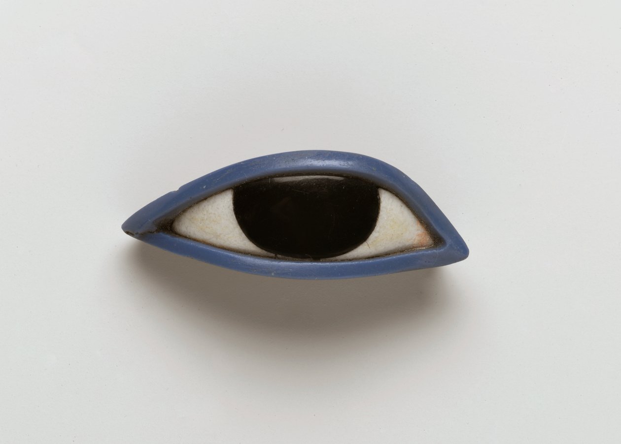類人猿の棺からの右目（黒曜石、結晶、青いガラス） 作： エジプト人
