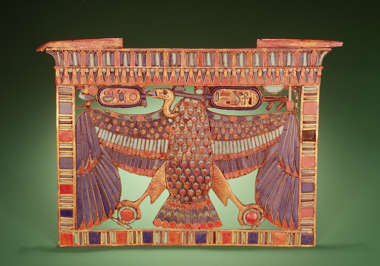 ツタンカーメンの墓の上部エジプトのハゲタカで飾られたパイロン胸筋（紀元前1370〜52年）新王国（ガラスのペーストがはめ込まれた金色の七宝） 作： エジプト第18王朝
