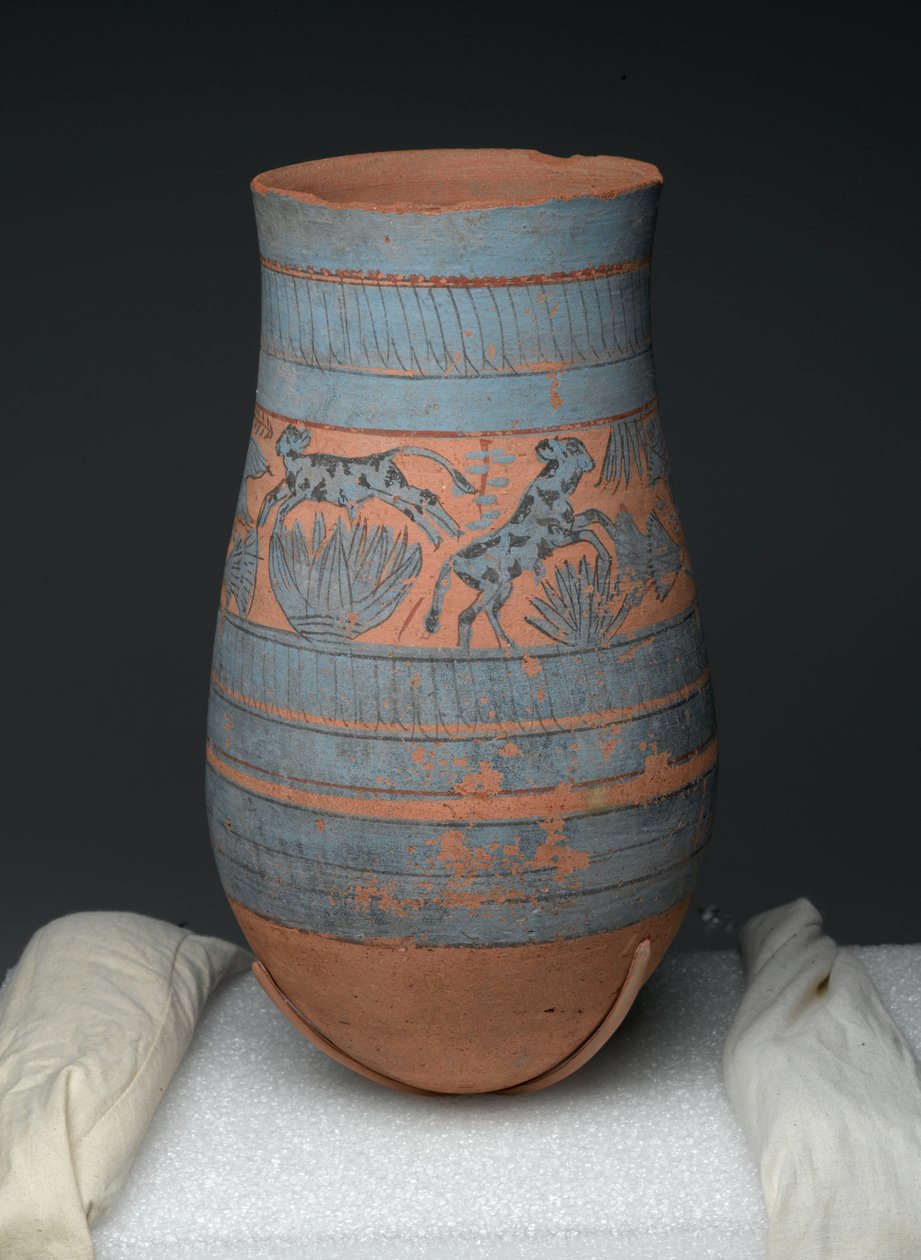 乙女、牛、水草が描かれた涙滴型花瓶 新王国時代 前1390～1353年頃（彩色テラコッタ 作： エジプト第18王朝