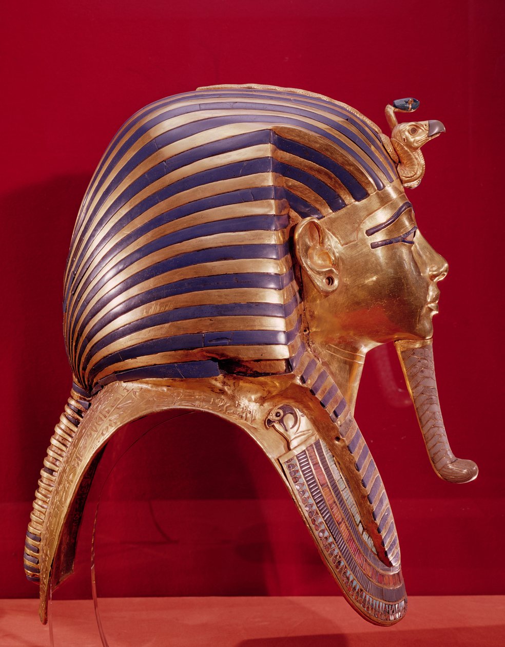 ツタンカーメンの宝物（紀元前1370〜52年）の金のマスク 作： エジプト第18王朝