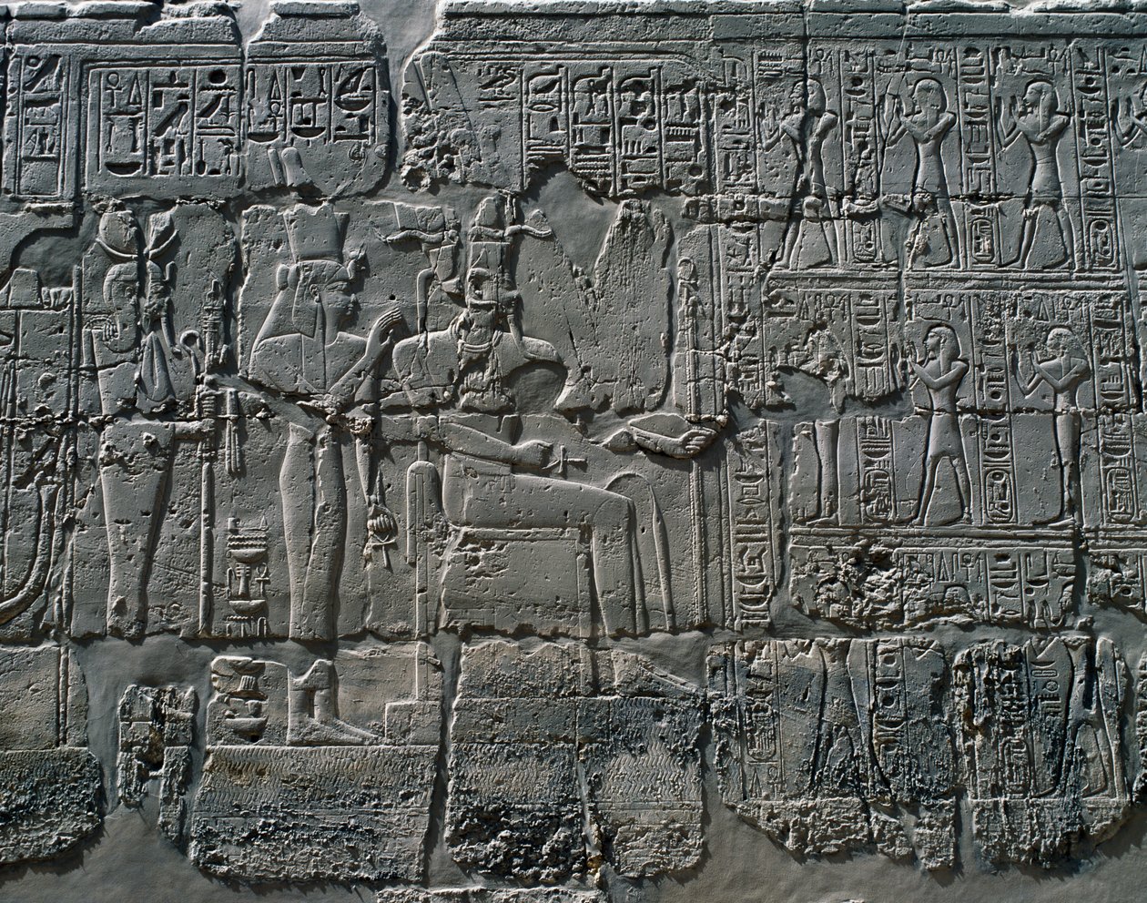 レリーフ、カルナック神殿大列柱室内壁、神々への供物の場面（ユネスコ世界遺産リスト 作： エジプト第19王朝