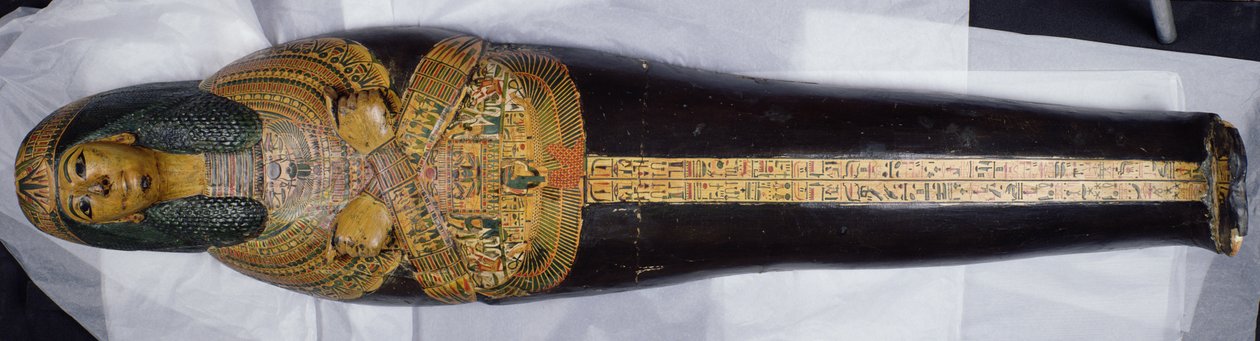 紀元前1100年頃、新王国時代にデイル・エル・バーリで発見されたと思われるネシームンのミイラの容器の蓋（塗装された木材 作： エジプト第20王朝