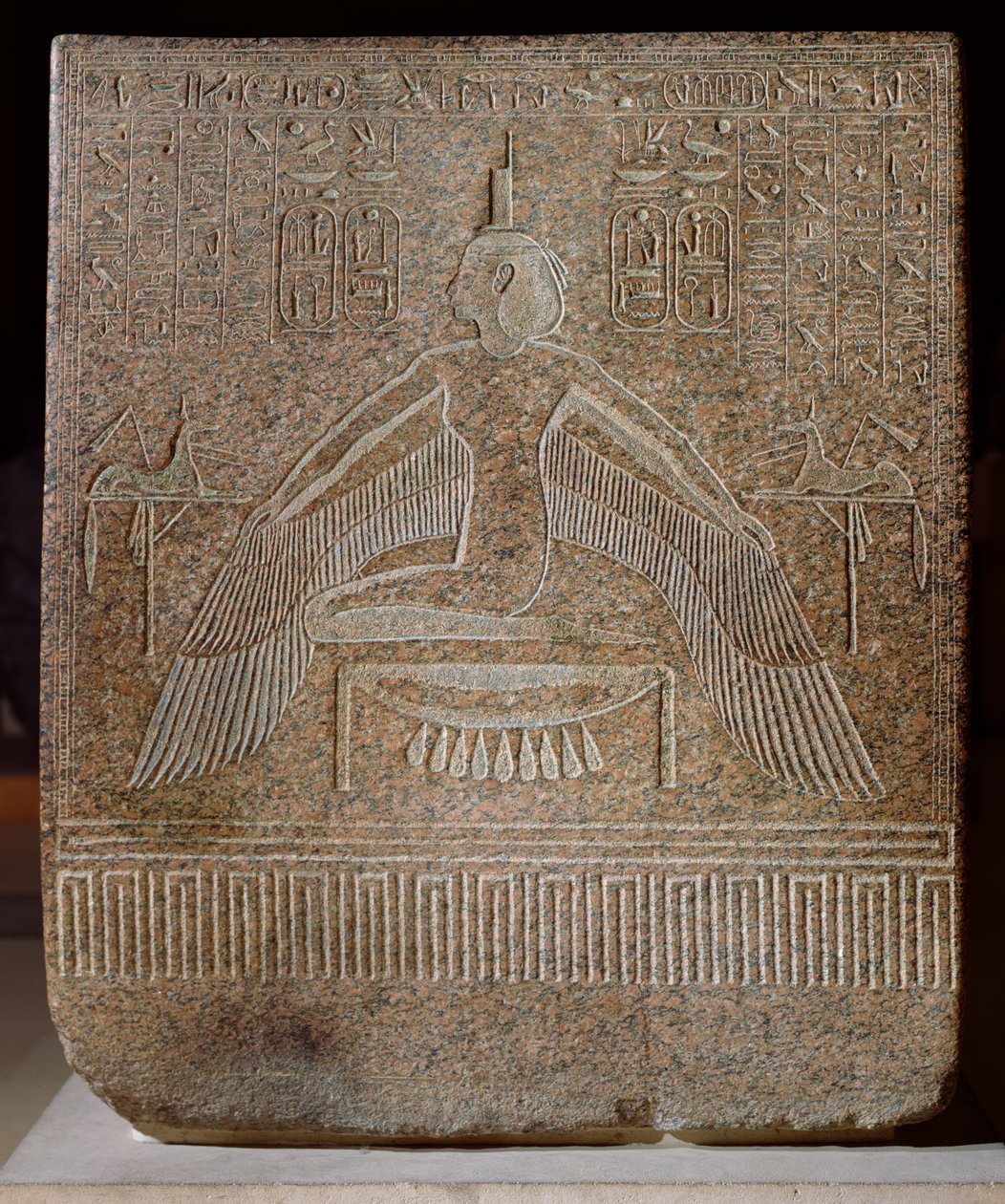イシスプテロフォア、ラメセス3世の石棺（紀元前11854-1153年）の王家の谷の墓（ピンク花崗岩）から 作： エジプト第20王朝