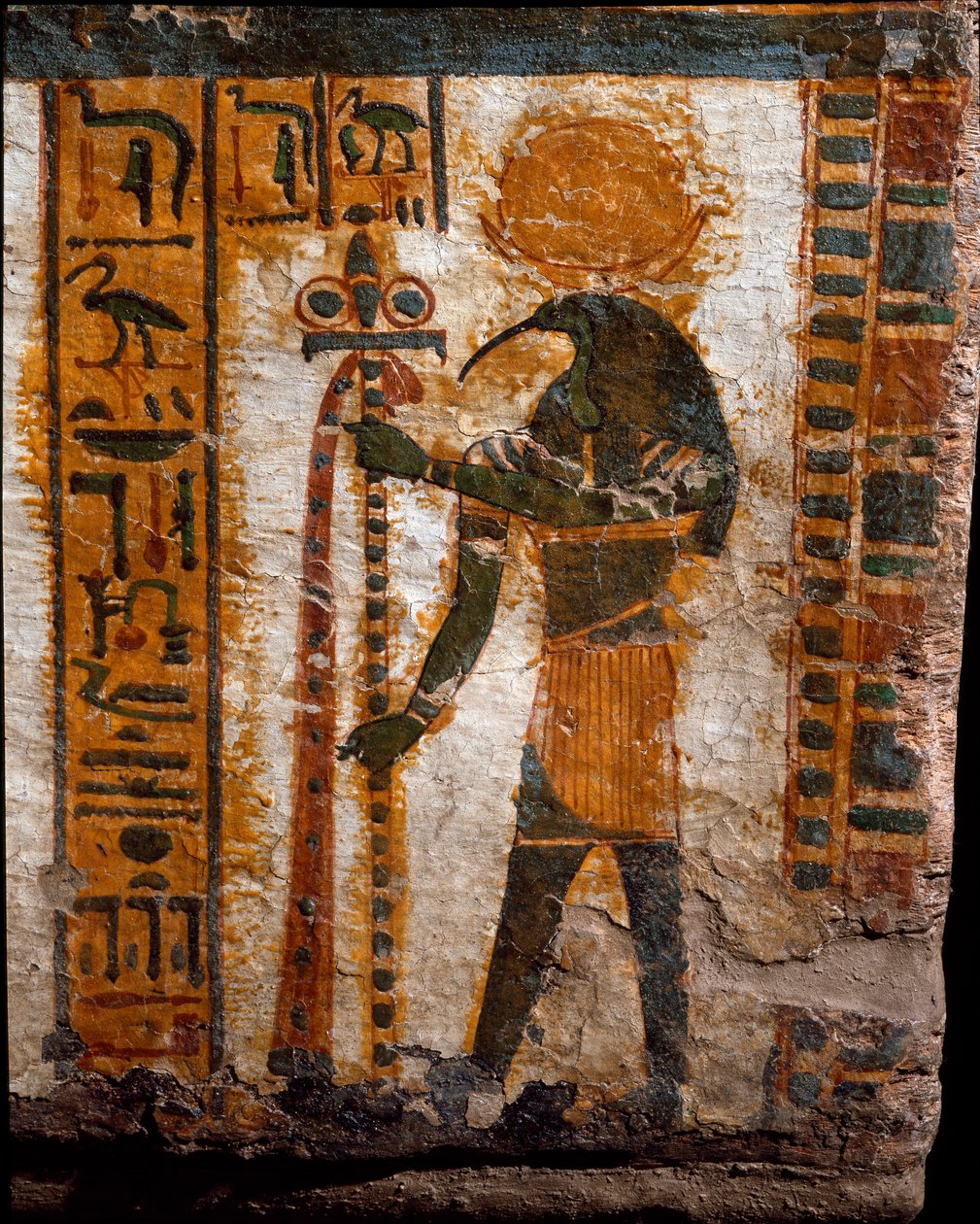 エジプトの古代遺物。トキの頭に人の形をした月の神トット。第21王朝（紀元前1085-935年）の書記ブテハモンのアントロポイド石棺の装飾。トリノ・エジプト博物館（Torino, Museo Egizio) 作： エジプト第21王朝