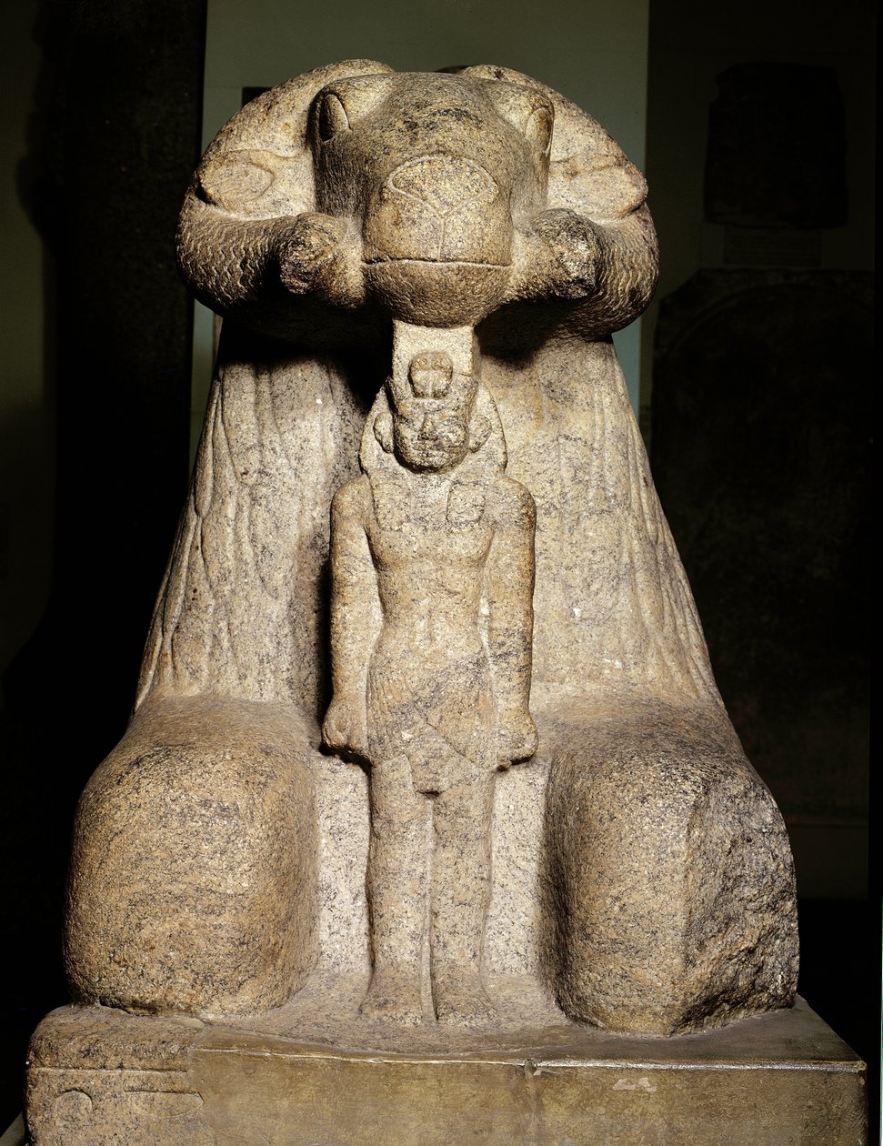 タハルカ王を守るラムの形をしたアメンの像、紀元前690〜664年（花崗岩） 作： エジプト第25王朝