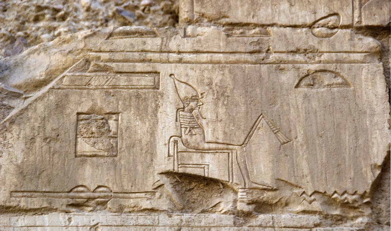 エジプトの古代遺物：オシリス神を表すレリーフ。エジプト、ルクソール（テーベ）、アンク＝ホル（アンクホル）の墓（TT414）（第26王朝、前672〜525年 作： エジプト第26王朝