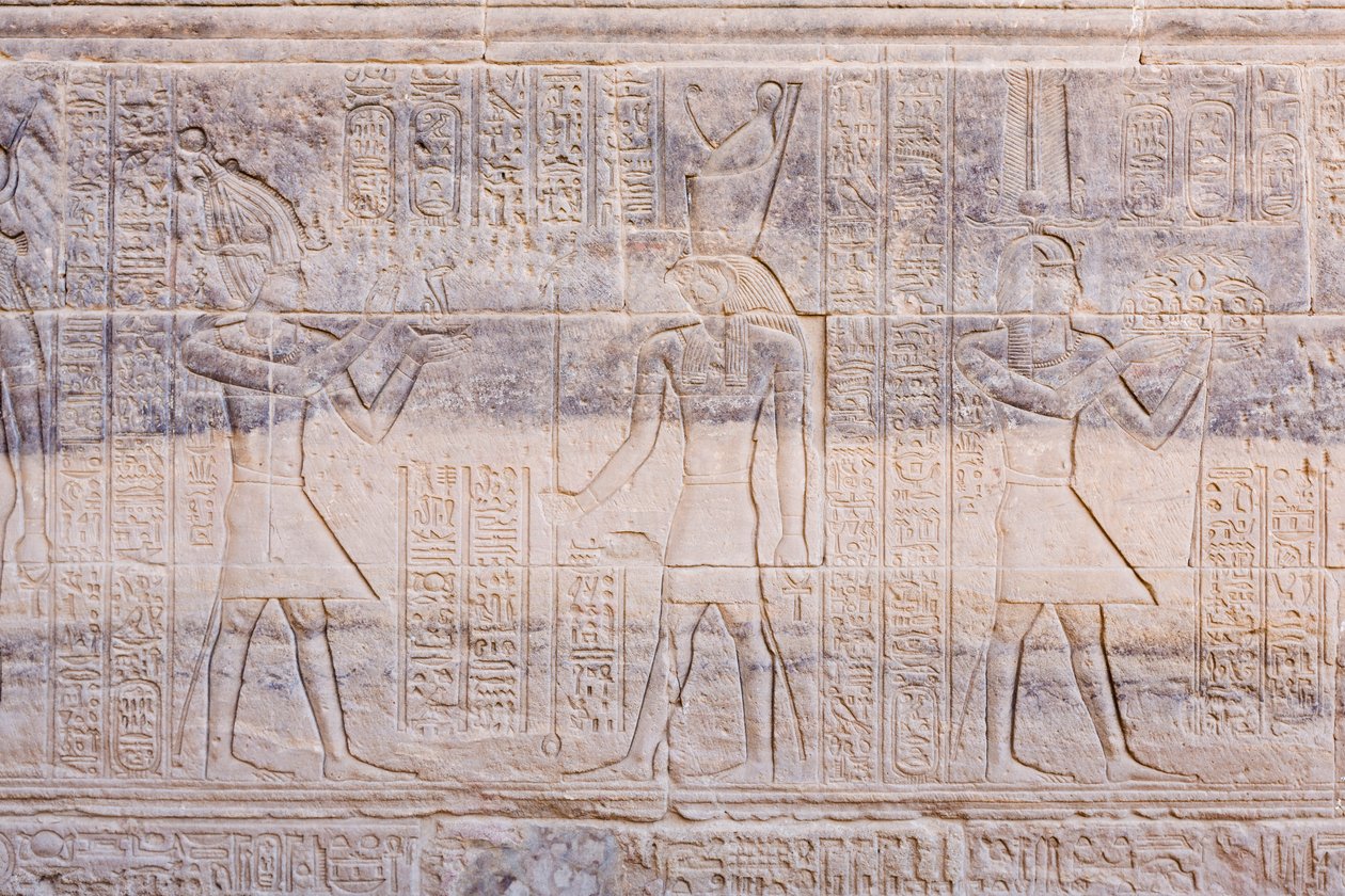 Relevos no templo de Philae, Aswan, Egito 作： エジプト第30王朝