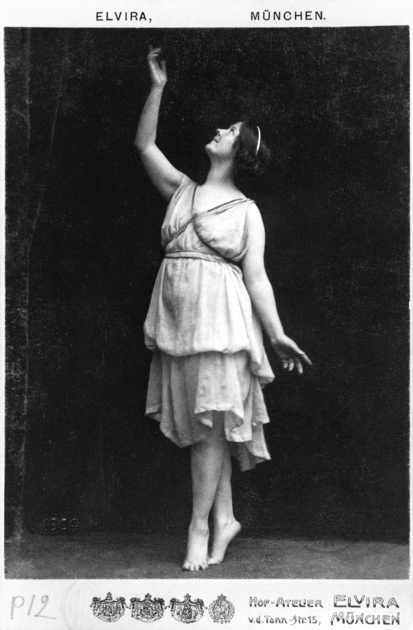 イサドラ・ダンカン（1877-1927）c.1903-04 作： エルビラスタジオ